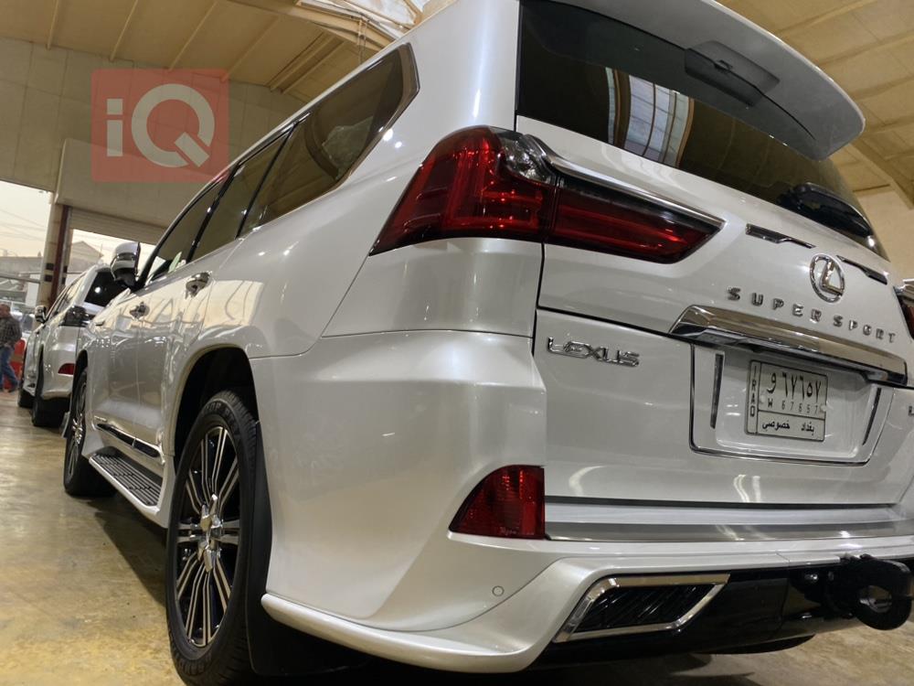 Lexus LX